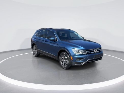 Used 2018 Volkswagen Tiguan SE w/ Panoramic Sunroof Package AWD/4WD image 2