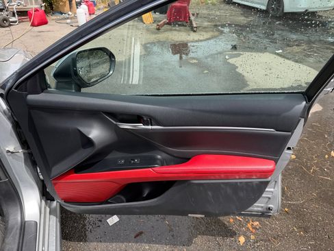 Used 2018 Toyota Camry XSE FWD image 17