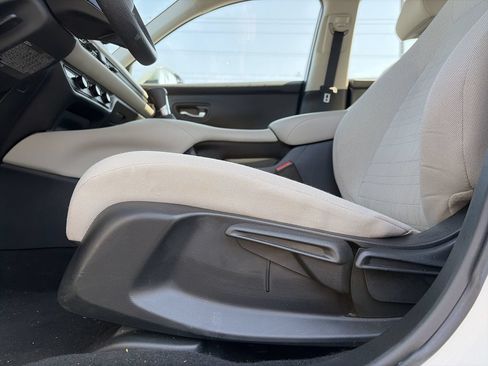 Used 2023 Honda HR-V LX image 19