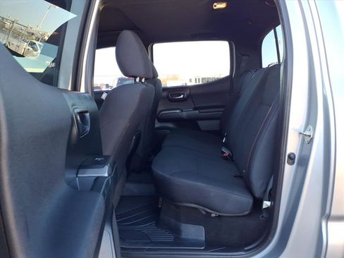 Used 2016 Toyota Tacoma TRD Off-Road image 16