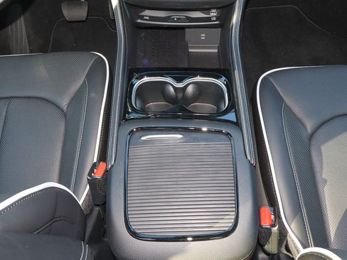 New 2026 Chrysler Pacifica Limited w/ Uconnect Theater Family Group image 24