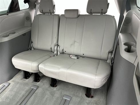 Used 2014 Toyota Sienna Limited image 24