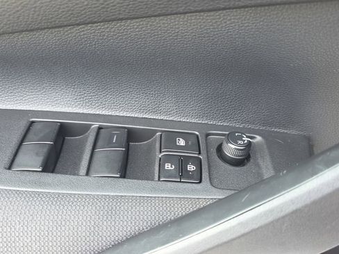 Used 2025 Toyota Corolla LE FWD image 19