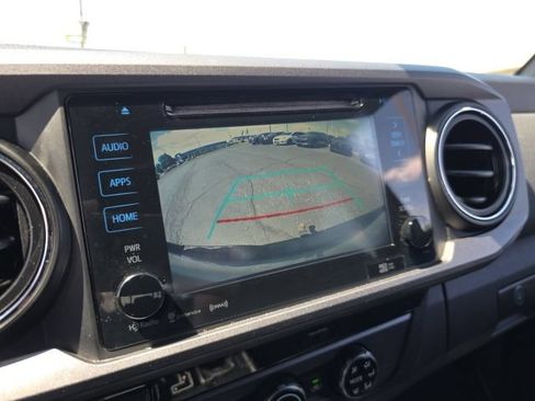 Used 2018 Toyota Tacoma TRD Sport AWD/4WD image 22