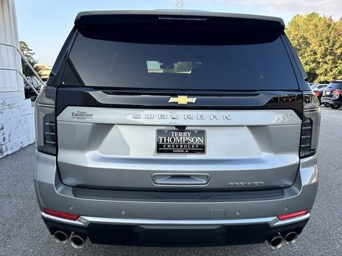 Used 2025 Chevrolet Suburban Premier image 3