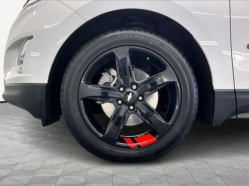 Used 2020 Chevrolet Equinox Premier w/ Premier Redline Edition image 9