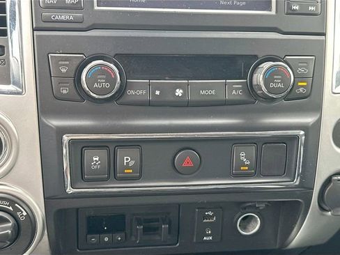 Used 2017 Nissan Titan SV image 20