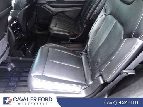 Used 2023 Jeep Grand Cherokee L Limited w/ Luxury Tech Group II AWD/4WD image 7