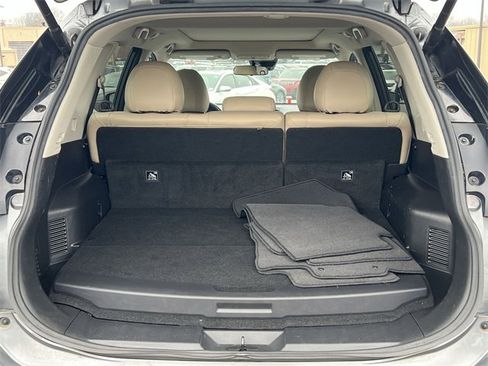 Used 2019 Nissan Rogue SV w/ Premium Package image 31