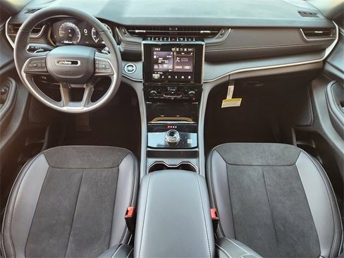 New 2025 Jeep Grand Cherokee Altitude image 20