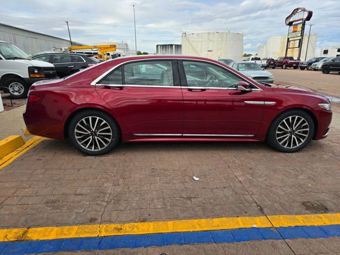 Used 2019 Lincoln Continental Select image 4