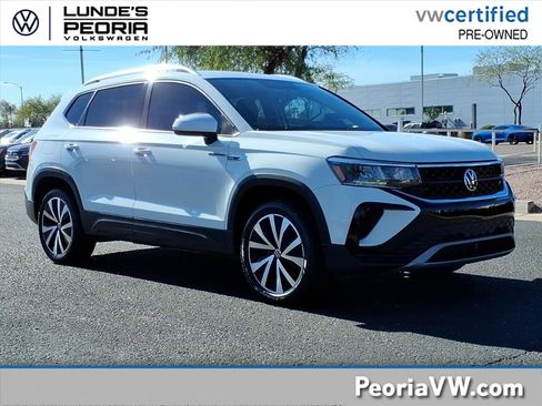 Certified 2022 Volkswagen Taos SE image 1