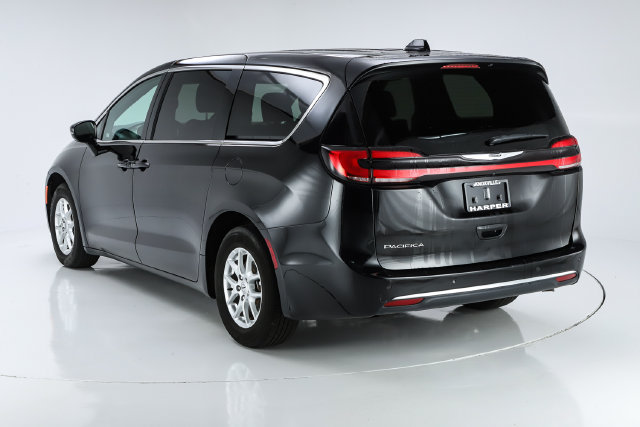 Used 2025 Chrysler Pacifica Select FWD image 10