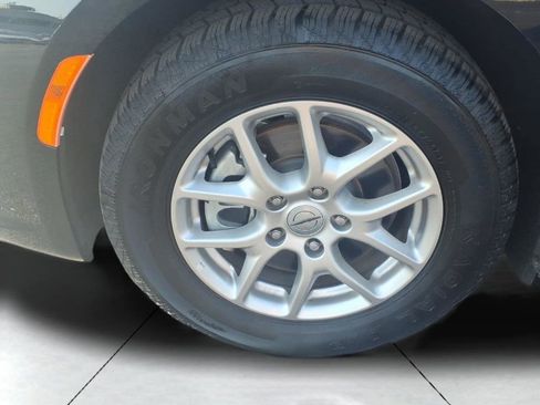 Used 2024 Chrysler Pacifica Touring-L image 23