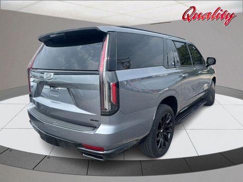 Used 2022 Cadillac Escalade ESV Sport w/ LPO, ONYX Package AWD/4WD image 3