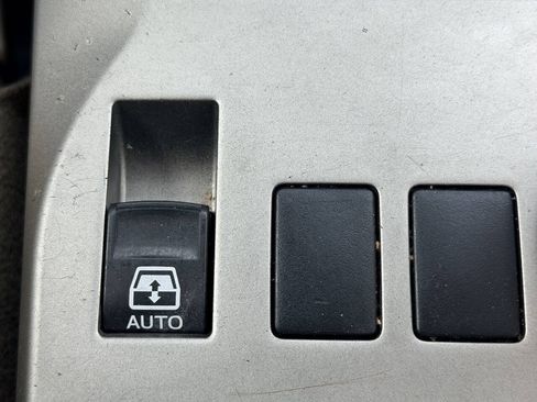 Used 2010 Toyota 4Runner Limited AWD/4WD image 7