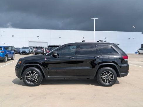 Used 2020 Jeep Grand Cherokee Trailhawk w/ Trailhawk Luxury Group AWD/4WD image 3