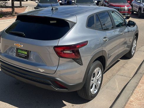 Used 2024 Chevrolet Trax LS w/ Driver Confidence Package FWD image 8