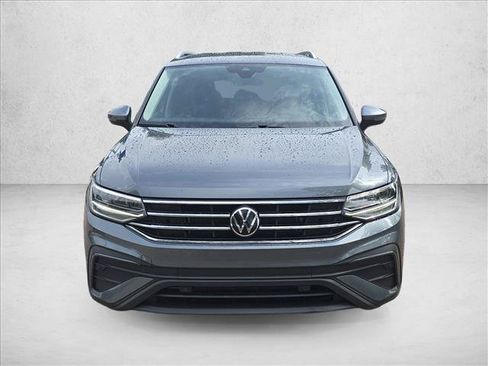 Certified 2022 Volkswagen Tiguan SE FWD image 2