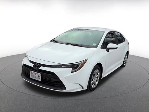 Used 2025 Toyota Corolla LE image 7