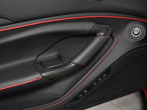 Used 2022 Ferrari F8 Tributo RWD image 42