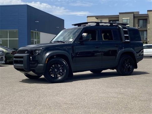 Used 2023 Land Rover Defender 130 SE image 2