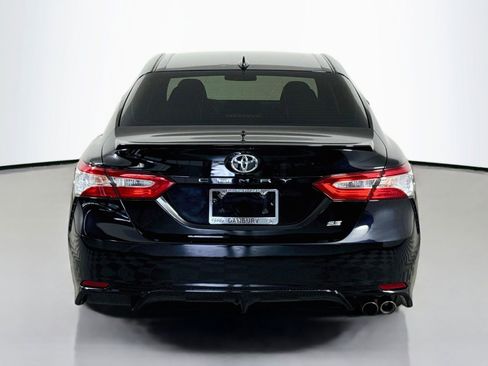 Used 2020 Toyota Camry SE FWD image 10