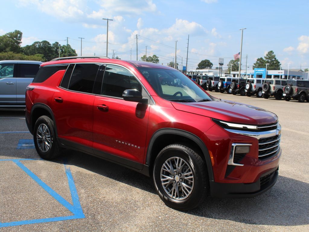 Used 2026 Chevrolet Traverse LT AWD/4WD image 2