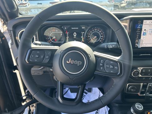 New 2025 Jeep Gladiator Sport image 37