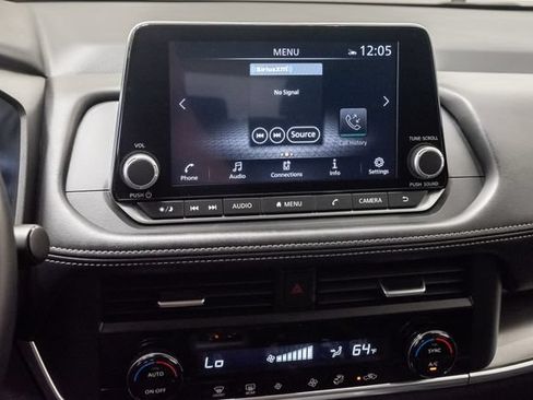 Used 2025 Nissan Rogue SV FWD image 16