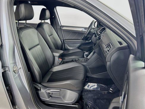 Certified 2024 Volkswagen Tiguan SE R-Line AWD/4WD image 28