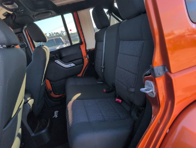 Used 2011 Jeep Wrangler Unlimited Sahara w/ Connectivity Group AWD/4WD image 27