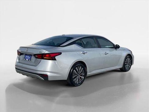 Used 2024 Nissan Altima 2.5 SV image 6
