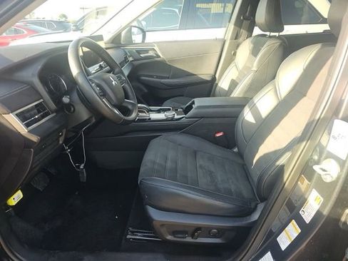 Used 2025 Mitsubishi Outlander AWD image 7