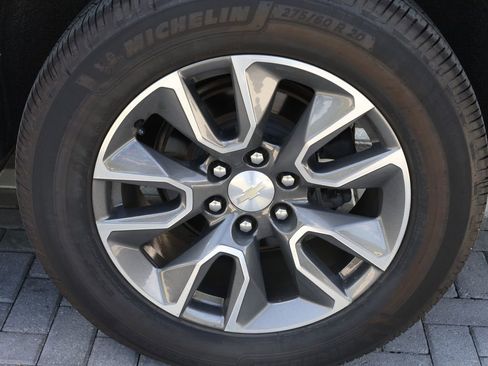 Used 2021 Chevrolet Suburban LT w/ LT Signature Package image 42