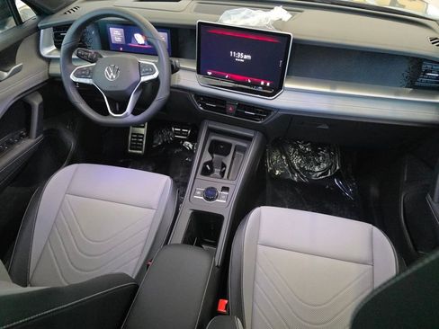 New 2026 Volkswagen Tiguan SE R-Line FWD image 14