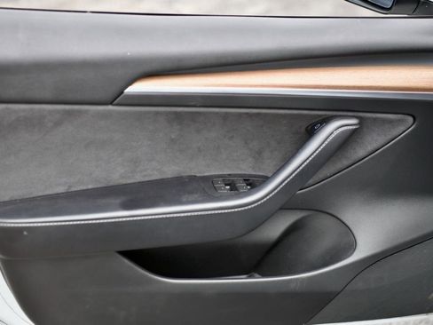 Used 2022 Tesla Model 3 Standard Range Plus image 9