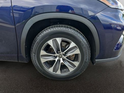 Used 2023 Toyota Highlander XLE FWD image 35