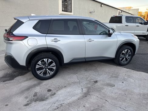 Used 2023 Nissan Rogue SV image 8