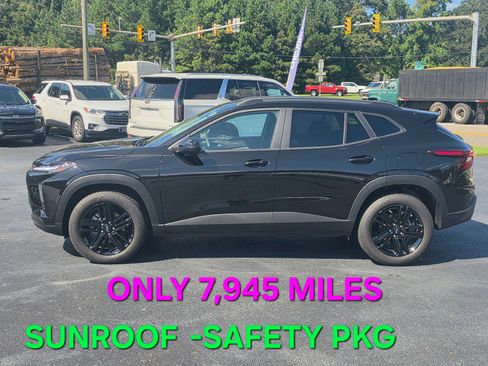 Used 2025 Chevrolet Trax ACTIV w/ Sunroof Package FWD image 2