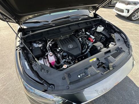 Used 2024 Toyota Highlander LE image 32