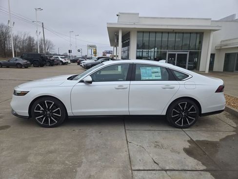 New 2026 Honda Accord Touring image 2