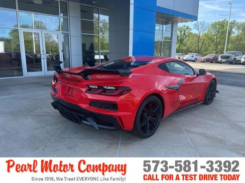 Used 2025 Chevrolet Corvette Z06 RWD image 4