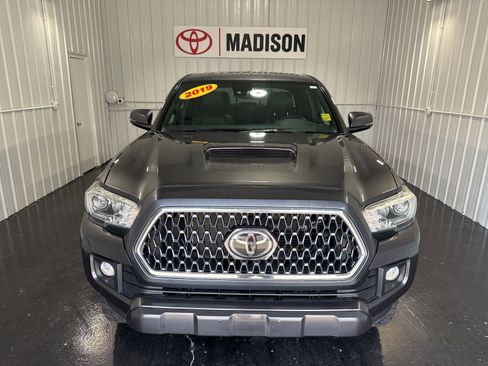 Used 2019 Toyota Tacoma TRD Sport AWD/4WD image 5