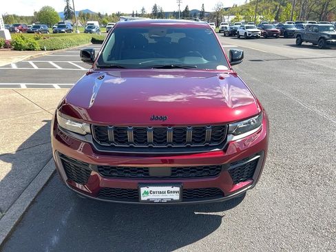 New 2026 Jeep Grand Cherokee Altitude AWD/4WD image 7