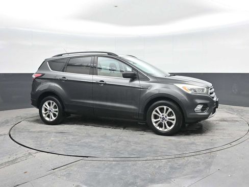 Used 2017 Ford Escape SE w/ Equipment Group 201A AWD/4WD image 8