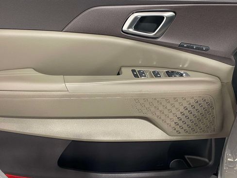New 2026 Kia Carnival EX FWD image 17