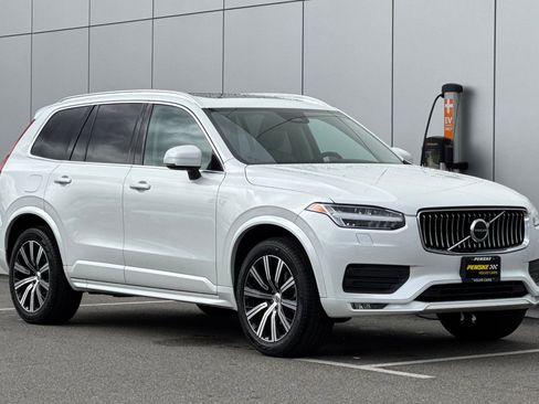 Used 2023 Volvo XC90 B6 Core w/ Climate Package image 7
