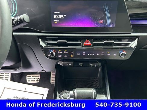 Used 2023 Kia Niro SX Touring image 35
