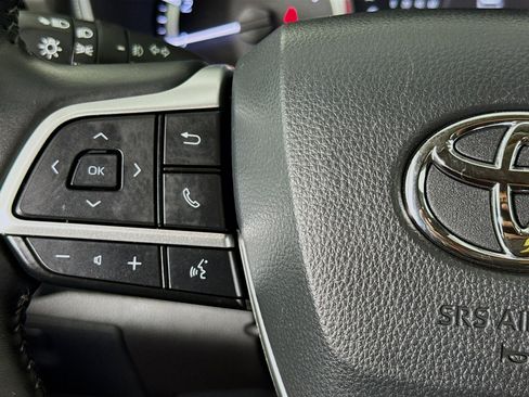 Used 2025 Toyota Highlander LE FWD image 13